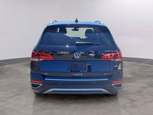 Deep Black Pearl 2023 Volkswagen Taos 1.5T SE