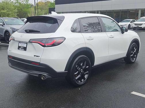 Platinum White Pearl 2024 Honda HR-V AWD Sport