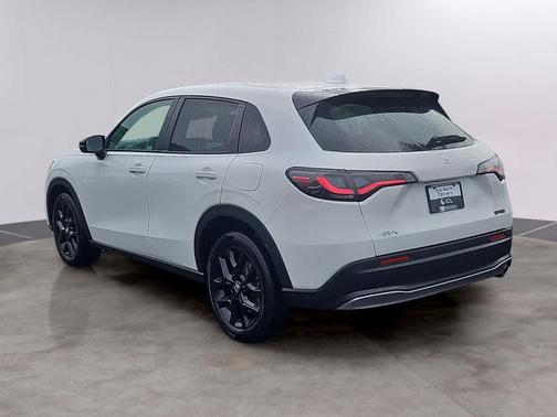 Platinum White Pearl 2024 Honda HR-V AWD Sport