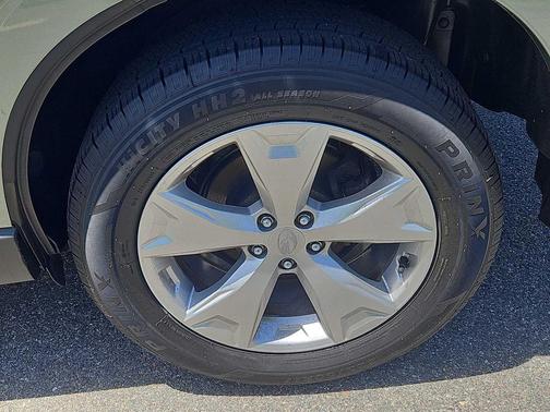Jasmine Green Metallic 2015 Subaru Forester 2.5i
