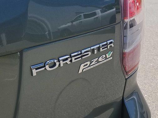Jasmine Green Metallic 2015 Subaru Forester 2.5i