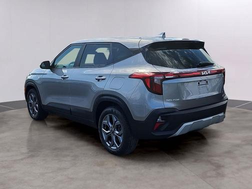 Steel Gray 2024 Kia Seltos LX
