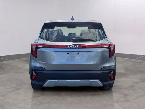 Steel Gray 2024 Kia Seltos LX