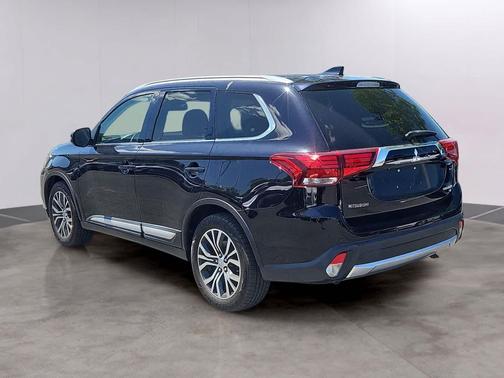 Labrador Black Pearl 2017 Mitsubishi Outlander SEL S-AWC