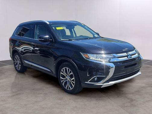 Labrador Black Pearl 2017 Mitsubishi Outlander SEL S-AWC