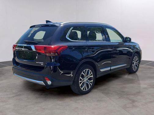 Labrador Black Pearl 2017 Mitsubishi Outlander SEL S-AWC
