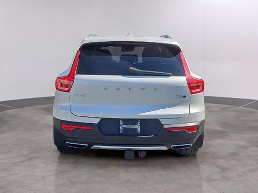 Crystal White 2019 Volvo XC40 T5 Inscription