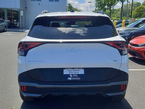 Glacial White Pearl 2023 Kia Sportage X-Line