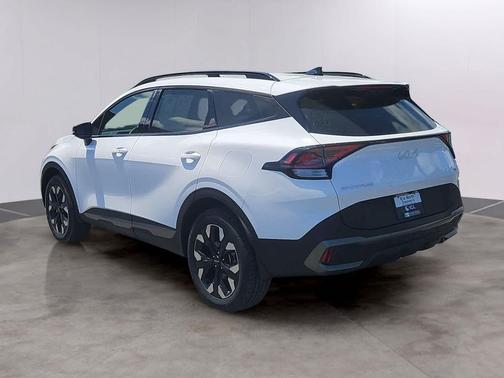 Glacial White Pearl 2023 Kia Sportage X-Line