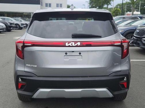 Steel Gray 2024 Kia Seltos LX