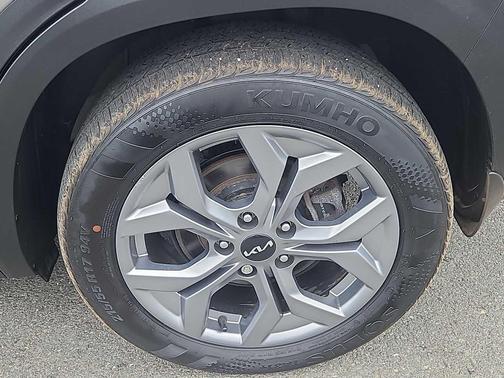 Steel Gray 2024 Kia Seltos LX