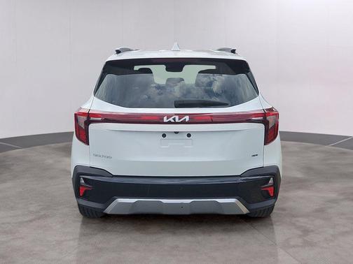Snow White Pearl 2024 Kia Seltos SX Turbo