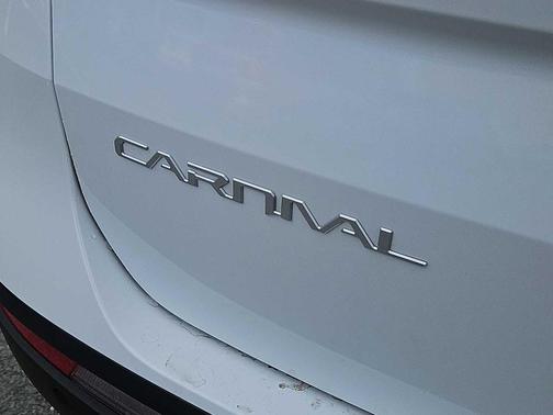 Snow White Pearl 2023 Kia Carnival LX