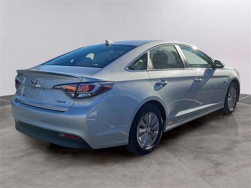 2017 Hyundai SONATA Hybrid SE