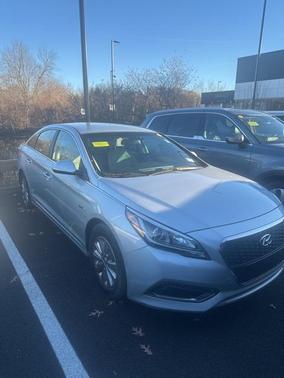 2017 Hyundai SONATA Hybrid SE