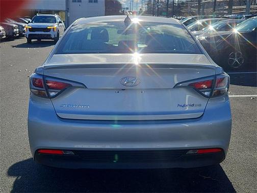2017 Hyundai SONATA Hybrid SE