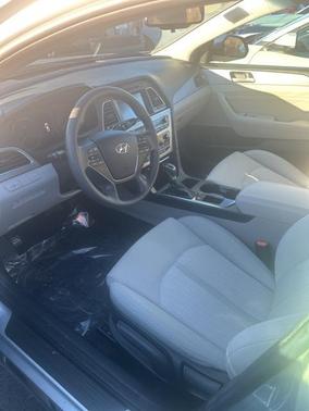 2017 Hyundai SONATA Hybrid SE