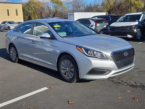 2017 Hyundai SONATA Hybrid SE