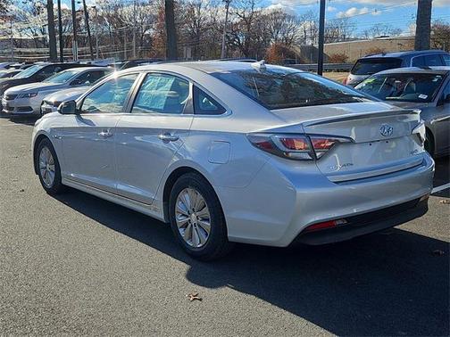 2017 Hyundai SONATA Hybrid SE