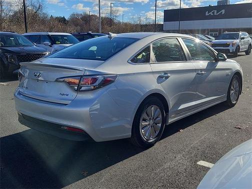 2017 Hyundai SONATA Hybrid SE