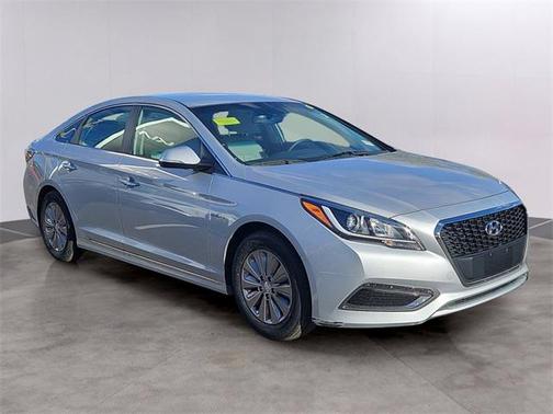 2017 Hyundai SONATA Hybrid SE