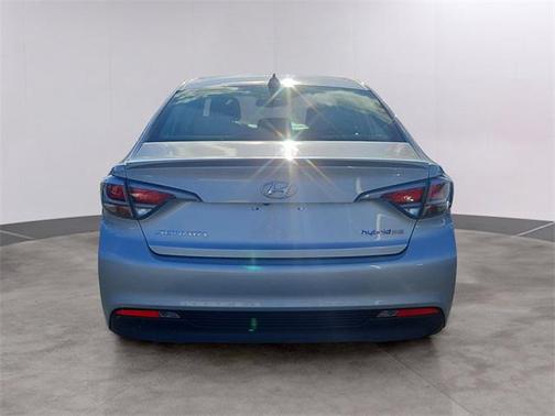 2017 Hyundai SONATA Hybrid SE
