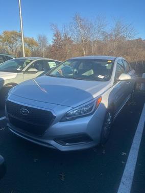2017 Hyundai SONATA Hybrid SE