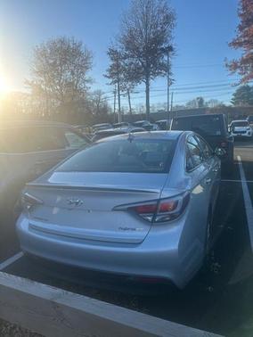 2017 Hyundai SONATA Hybrid SE