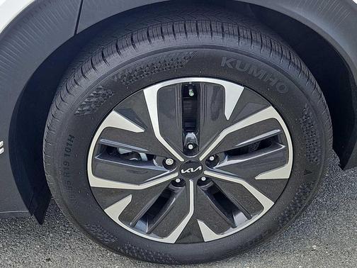 Snow White Pearl 2024 Kia EV6 Light Long Range