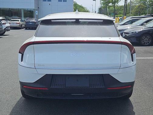 Snow White Pearl 2024 Kia EV6 Light Long Range