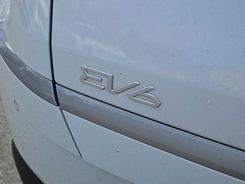 Snow White Pearl 2024 Kia EV6 Light Long Range