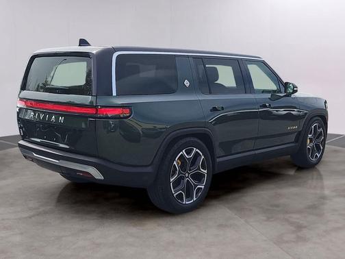 GREEN 2023 Rivian R1S Launch Edition
