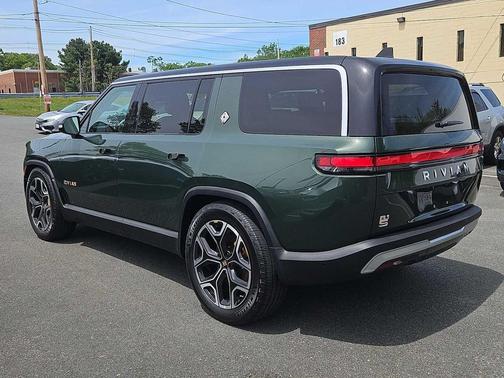 GREEN 2023 Rivian R1S Launch Edition
