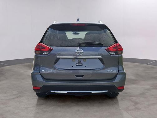 Gun Metallic 2018 Nissan Rogue SV