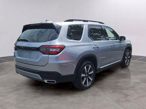 Lunar Silver Metallic 2023 Honda Pilot Touring 8-Passenger