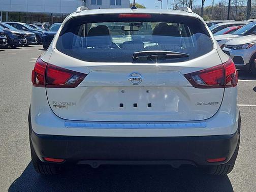 Pearl White Tricoat 2019 Nissan Rogue Sport SL