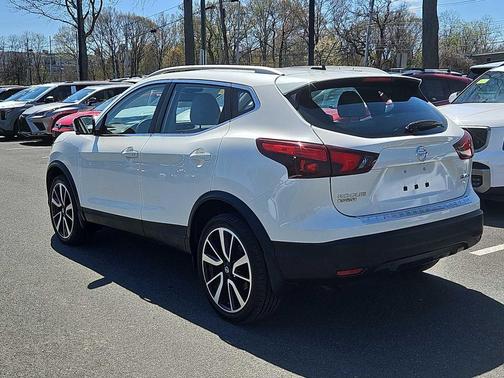 Pearl White Tricoat 2019 Nissan Rogue Sport SL