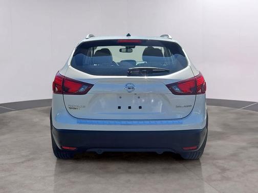 Pearl White Tricoat 2019 Nissan Rogue Sport SL