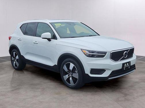 2020 Volvo XC40 T5 Momentum