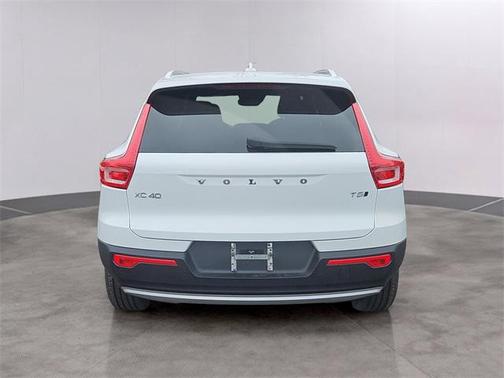 2020 Volvo XC40 T5 Momentum