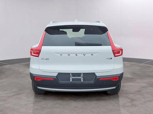 2020 Volvo XC40 T5 Momentum