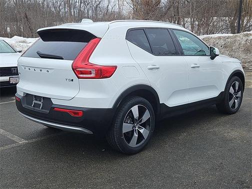 2020 Volvo XC40 T5 Momentum