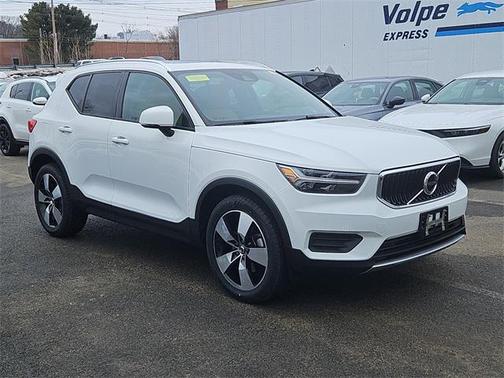 2020 Volvo XC40 T5 Momentum