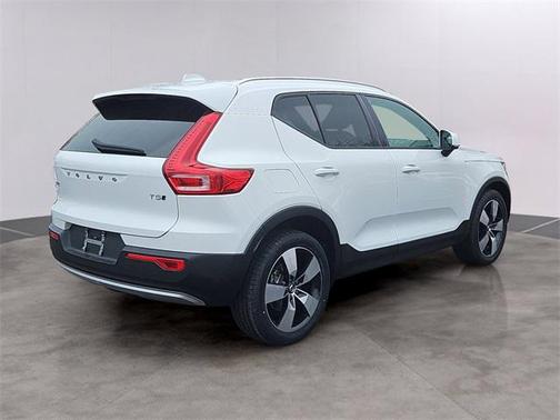 2020 Volvo XC40 T5 Momentum