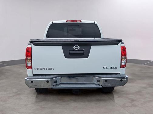 Glacier White 2015 Nissan Frontier SV