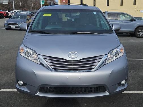 2017 Toyota Sienna XLE Premium