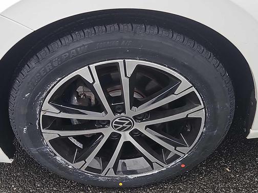 Pure White 2023 Volkswagen Jetta 1.5T Sport