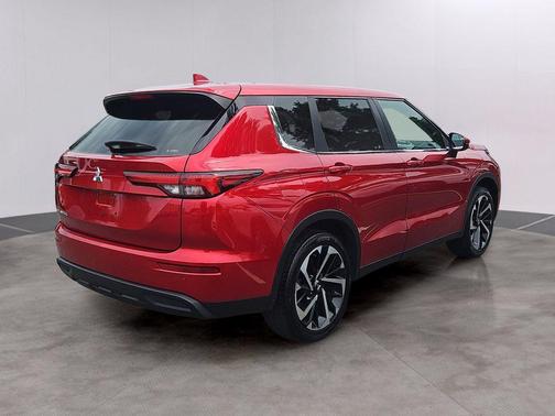 Red Diamond 2022 Mitsubishi Outlander ES S-AWC