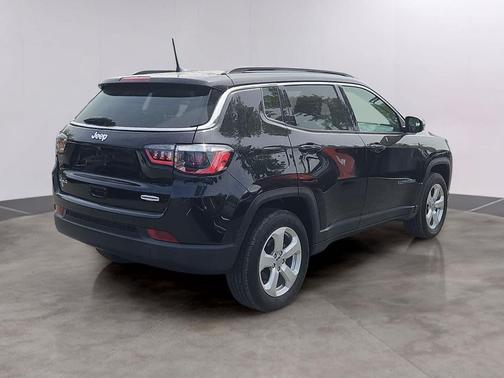 Diamond Black Crystal Pearlcoat 2021 Jeep Compass Latitude