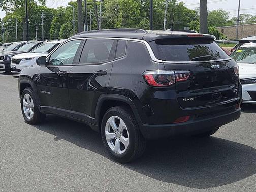 Diamond Black Crystal Pearlcoat 2021 Jeep Compass Latitude